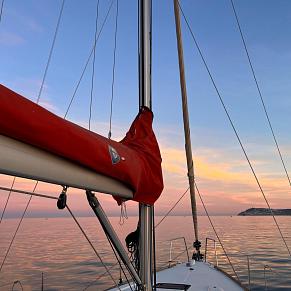 ESCAPADA CON SALIDA EN VELERO AL ATARDECER
