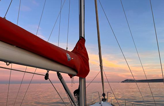 ESCAPADA CON SALIDA EN VELERO AL ATARDECER